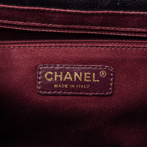 CHANEL Retro Classic Quilted Leather with Gold Chain Accent and Crossbody Strap - Picture 11 of 12